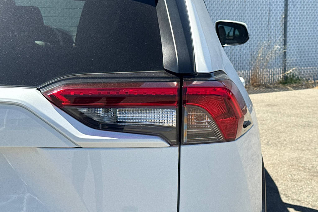 Thumbnail: 2020 Toyota RAV4 - 23