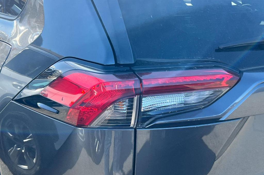 Thumbnail: 2020 Toyota RAV4 - 21