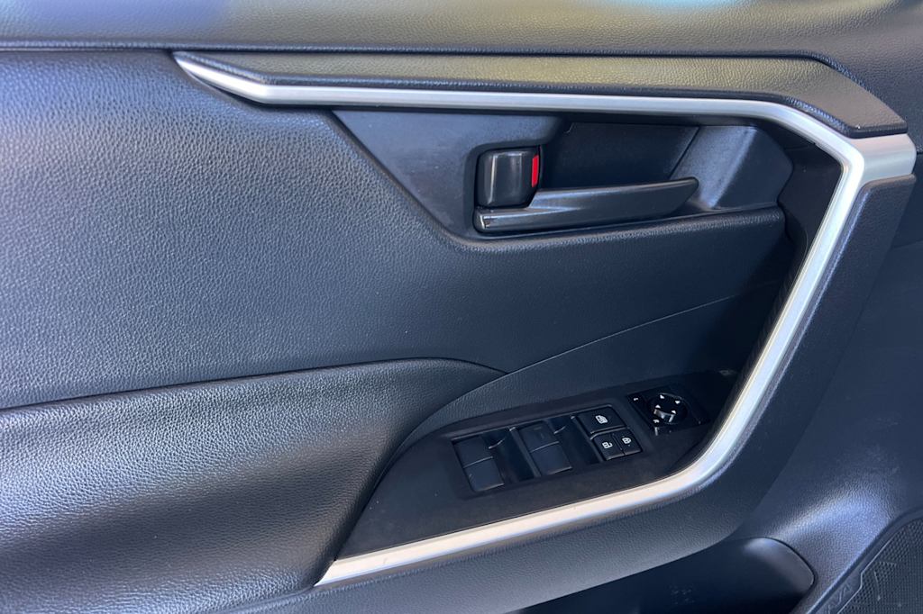 Thumbnail: 2020 Toyota RAV4 - 21