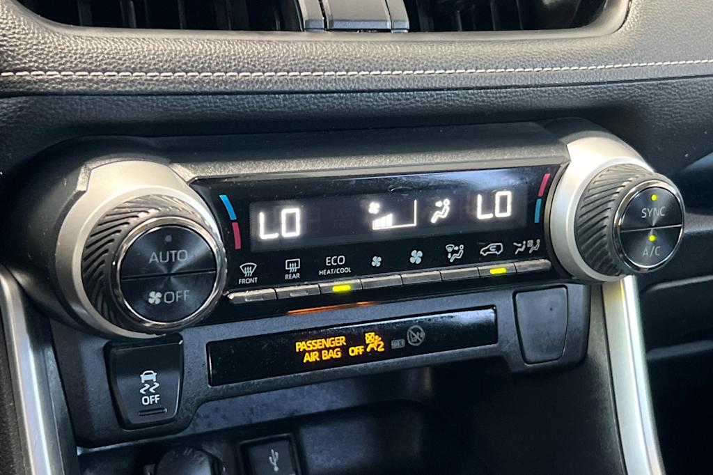 Thumbnail: 2020 Toyota RAV4 - 25