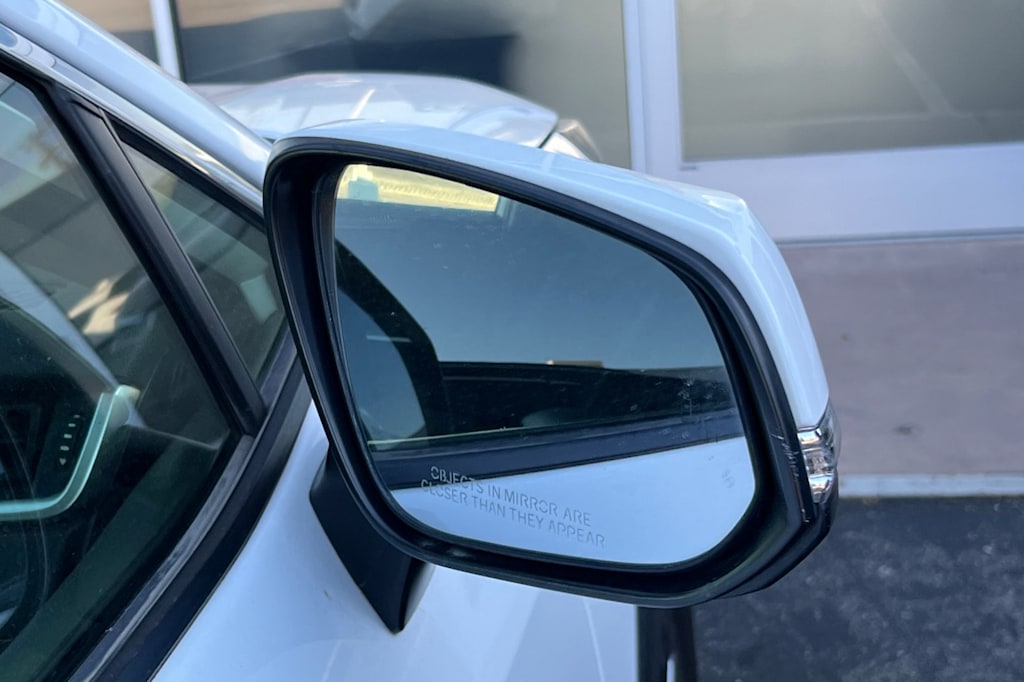 Thumbnail: 2022 Toyota RAV4 - 17