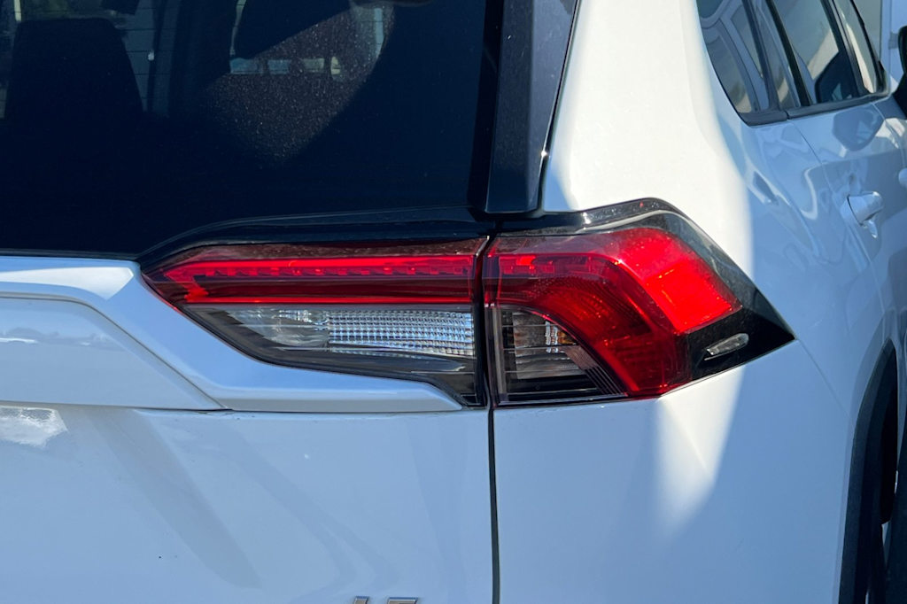 Thumbnail: 2022 Toyota RAV4 - 19