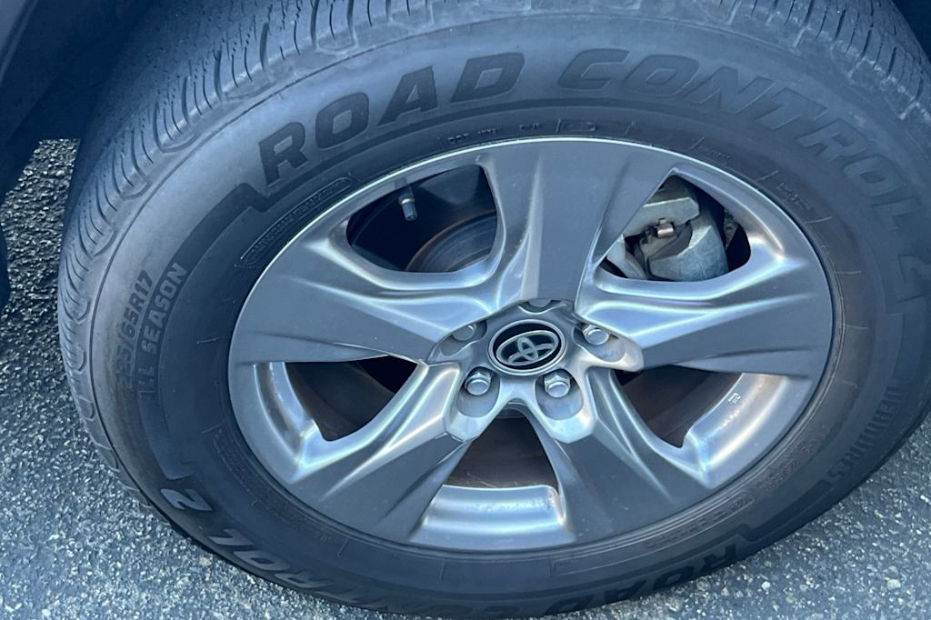 Thumbnail: 2022 Toyota RAV4 - 16