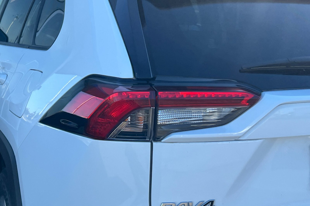 Thumbnail: 2022 Toyota RAV4 - 21