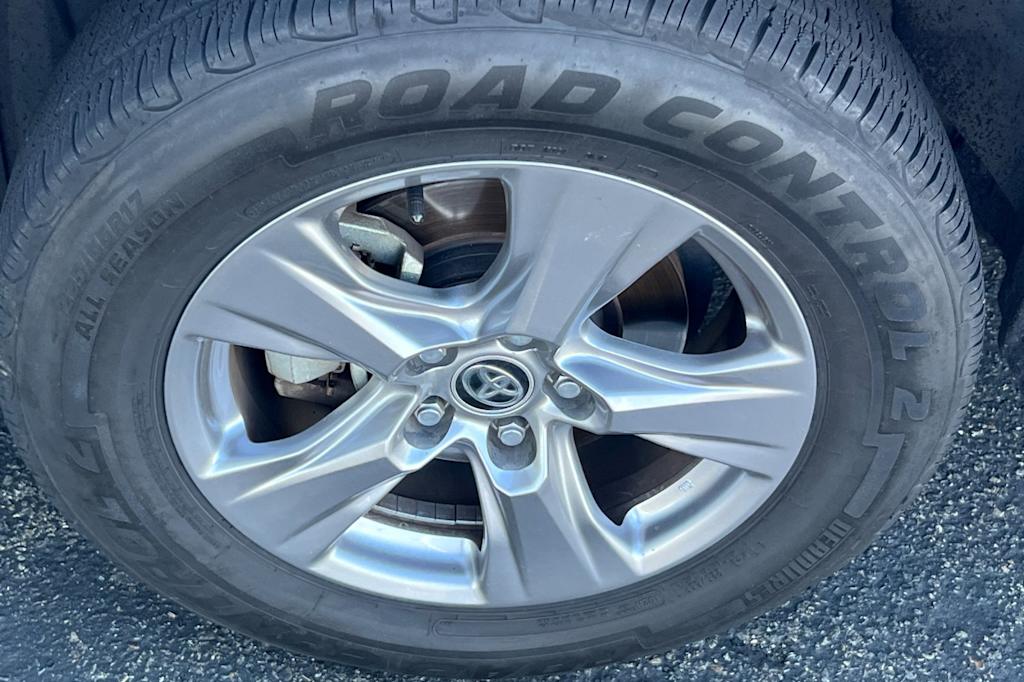 Thumbnail: 2022 Toyota RAV4 - 6