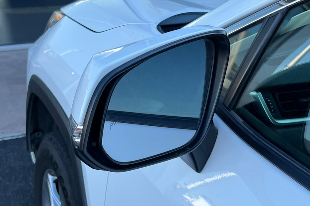 Thumbnail: 2022 Toyota RAV4 - 11