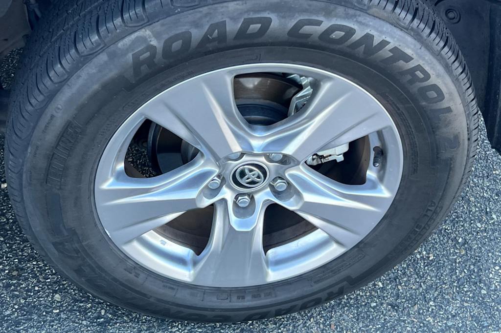 Thumbnail: 2022 Toyota RAV4 - 23