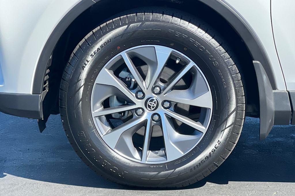 Thumbnail: 2017 Toyota RAV4 - 7