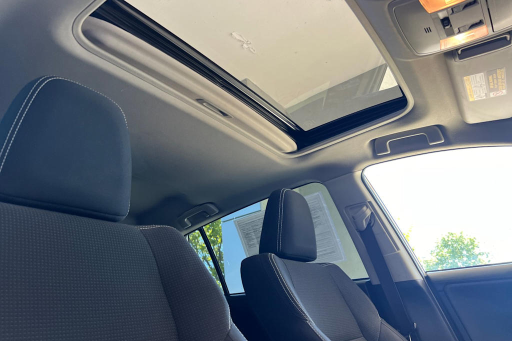 Thumbnail: 2017 Toyota RAV4 - 22