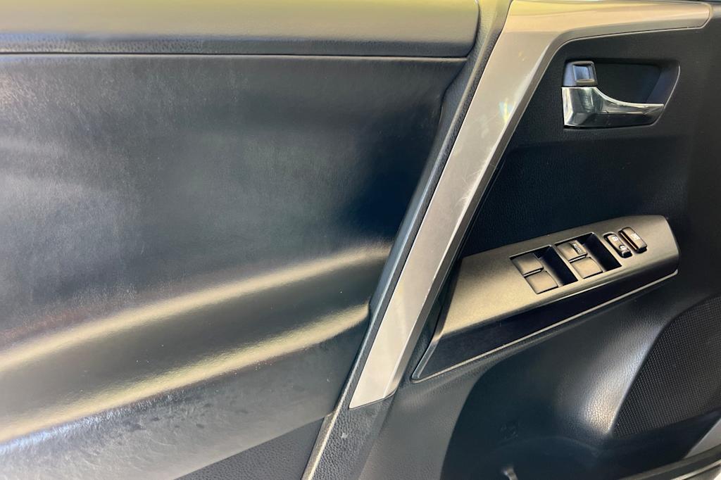 Thumbnail: 2017 Toyota RAV4 - 20