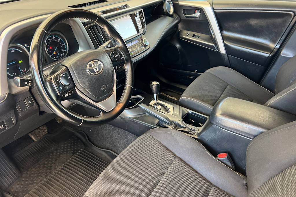 Thumbnail: 2017 Toyota RAV4 - 8