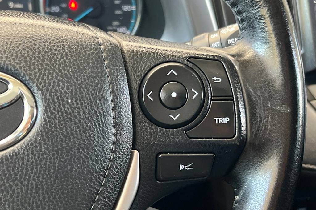 Thumbnail: 2017 Toyota RAV4 - 29