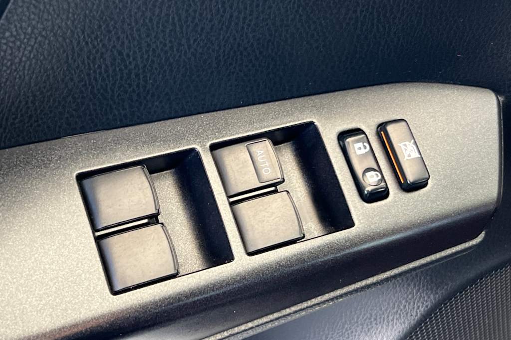 Thumbnail: 2017 Toyota RAV4 - 21