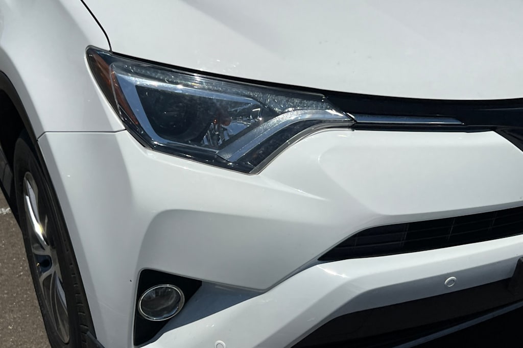 Thumbnail: 2017 Toyota RAV4 - 15