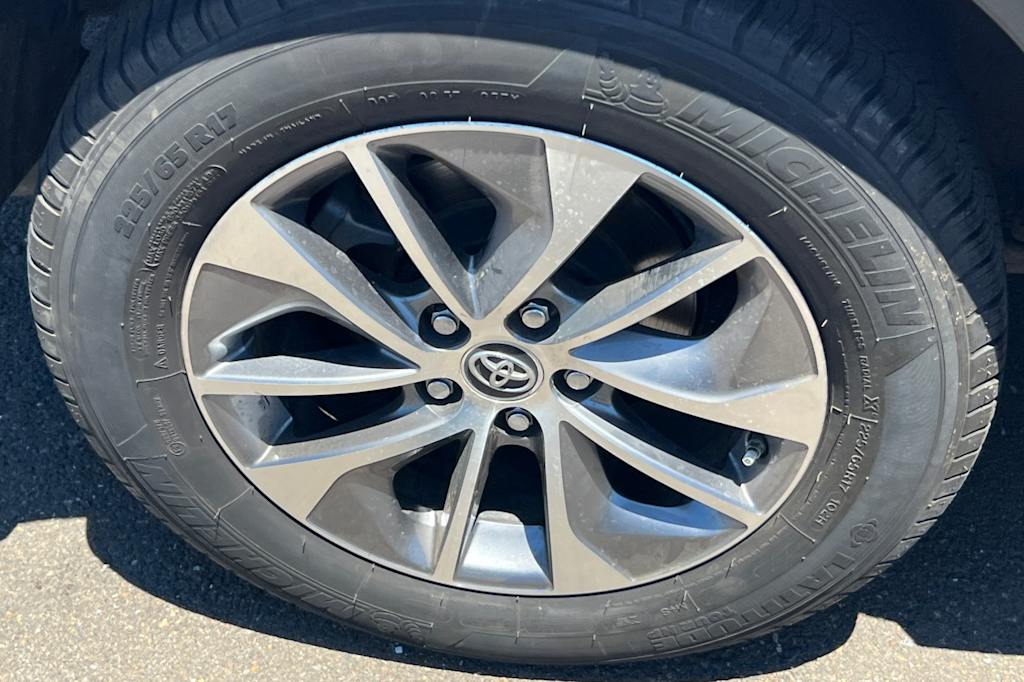 Thumbnail: 2017 Toyota RAV4 - 18