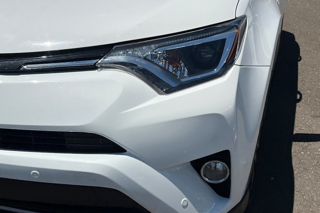 Thumbnail: 2017 Toyota RAV4 - 13