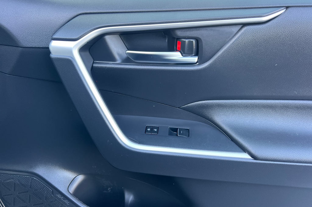 Thumbnail: 2022 Toyota RAV4 - 24