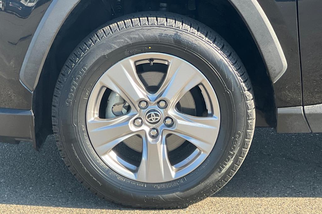 Thumbnail: 2022 Toyota RAV4 - 7
