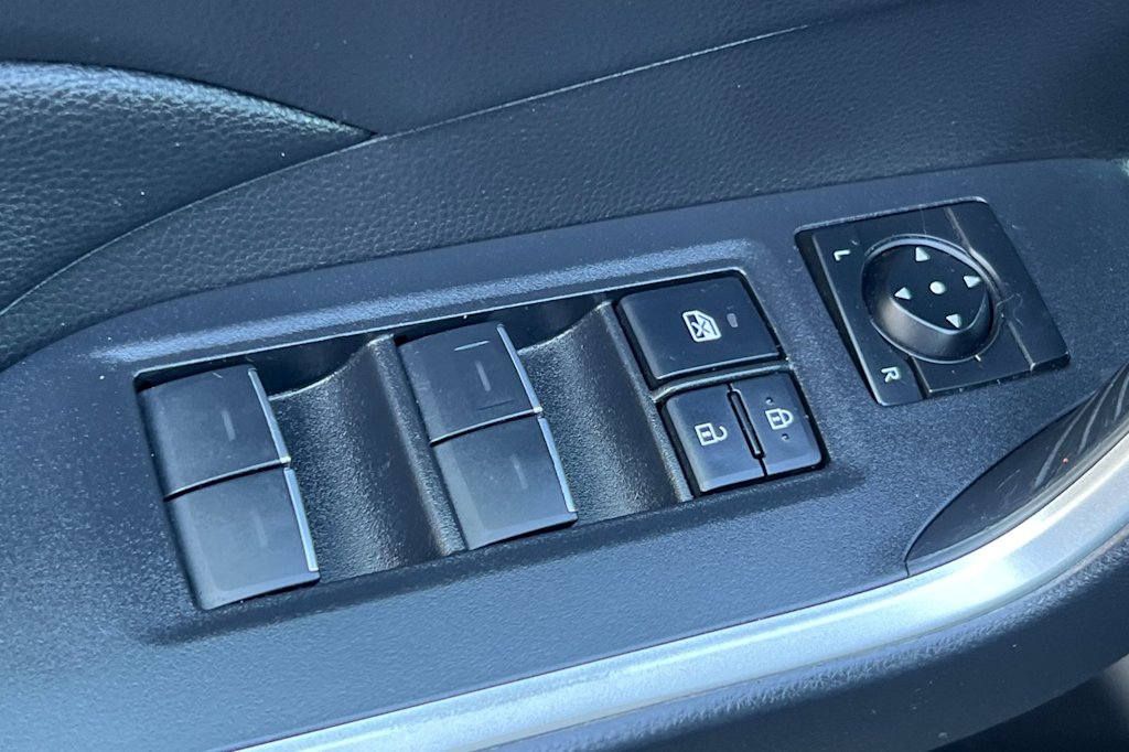 Thumbnail: 2022 Toyota RAV4 - 22