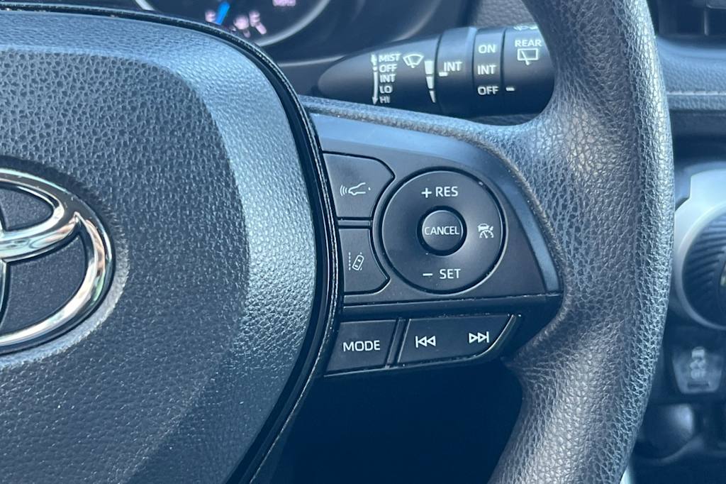 Thumbnail: 2022 Toyota RAV4 - 30