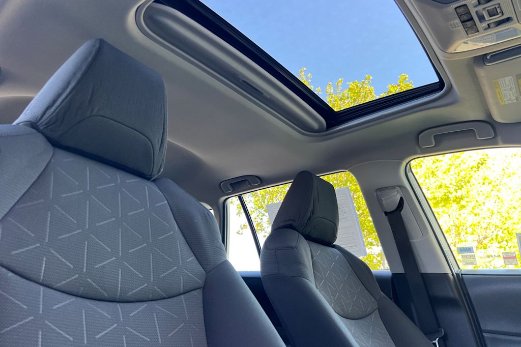Thumbnail: 2019 Toyota RAV4 - 24