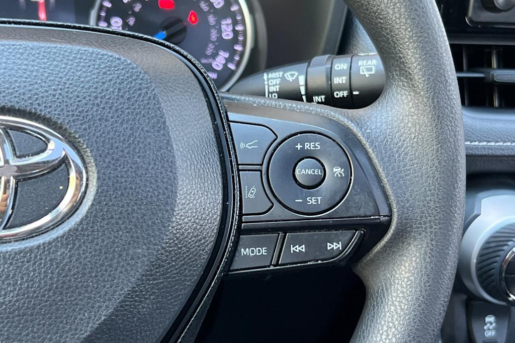 Thumbnail: 2019 Toyota RAV4 - 31