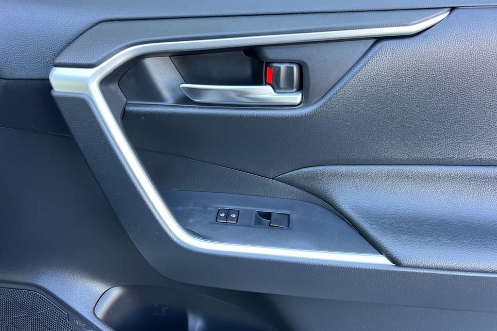 Thumbnail: 2019 Toyota RAV4 - 25