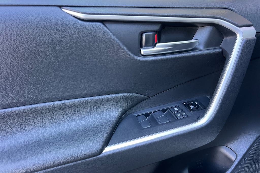 Thumbnail: 2019 Toyota RAV4 - 21