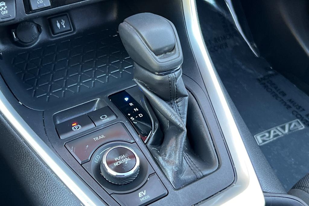 Thumbnail: 2019 Toyota RAV4 - 14