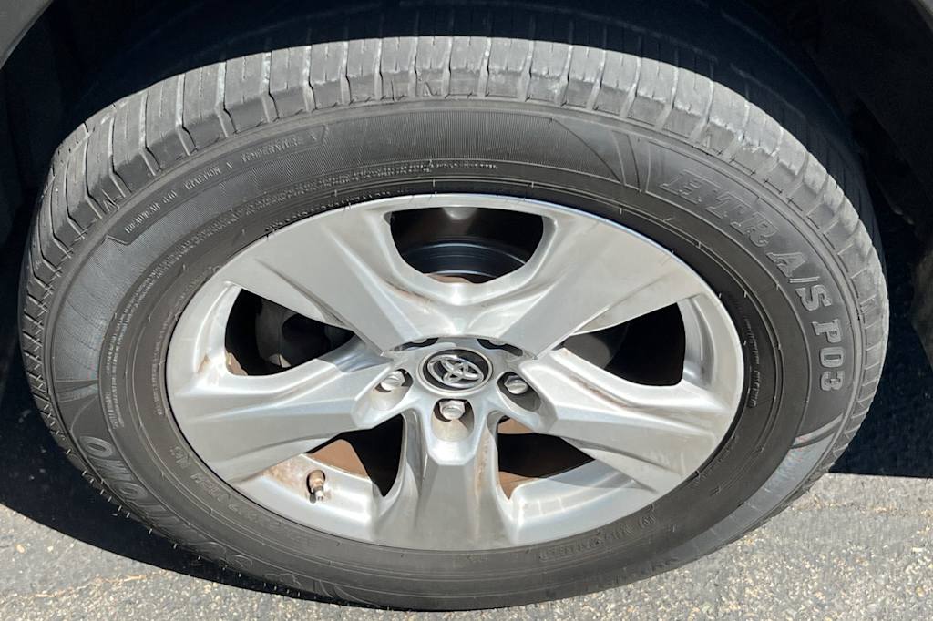 Thumbnail: 2019 Toyota RAV4 - 6