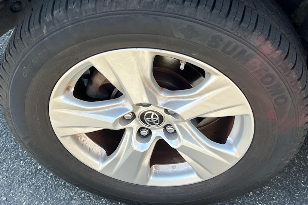 Thumbnail: 2019 Toyota RAV4 - 17