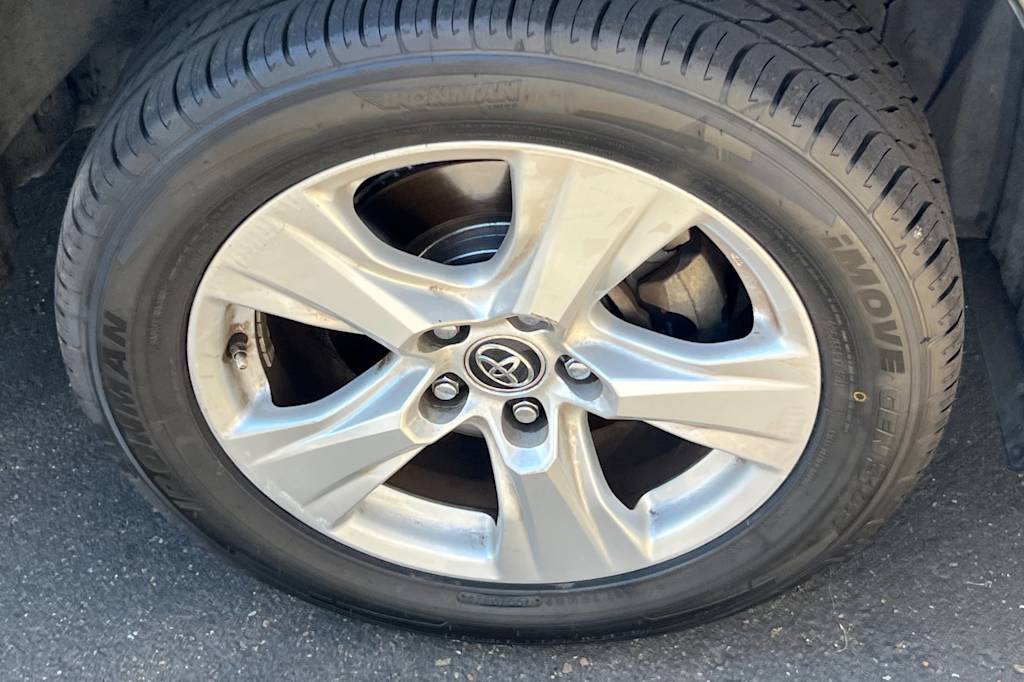 Thumbnail: 2019 Toyota RAV4 - 15