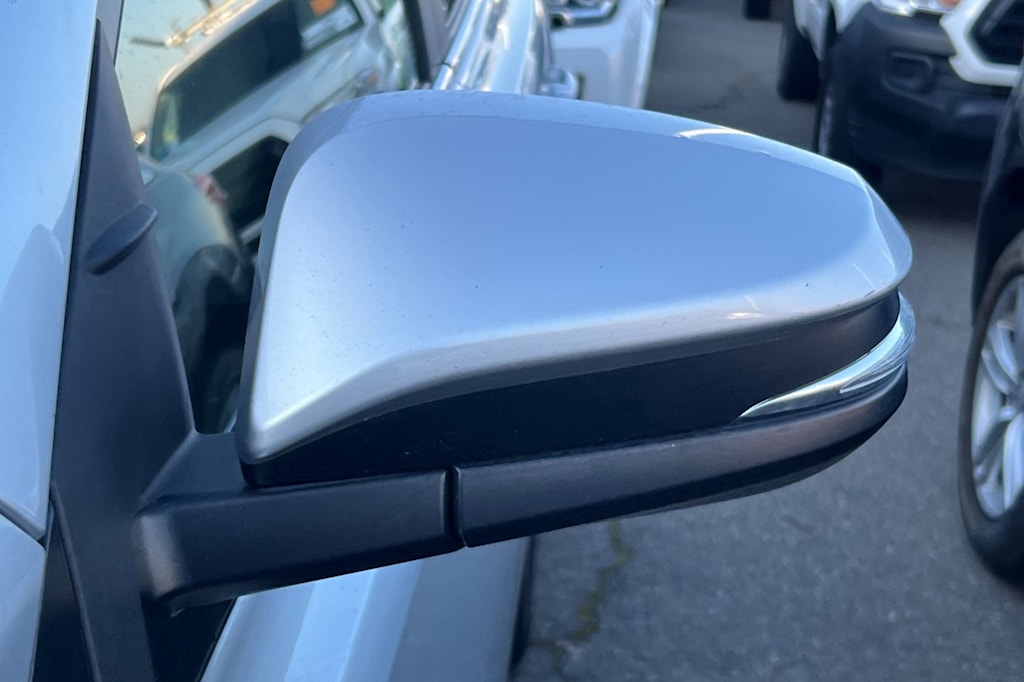 Thumbnail: 2015 Toyota RAV4 - 21