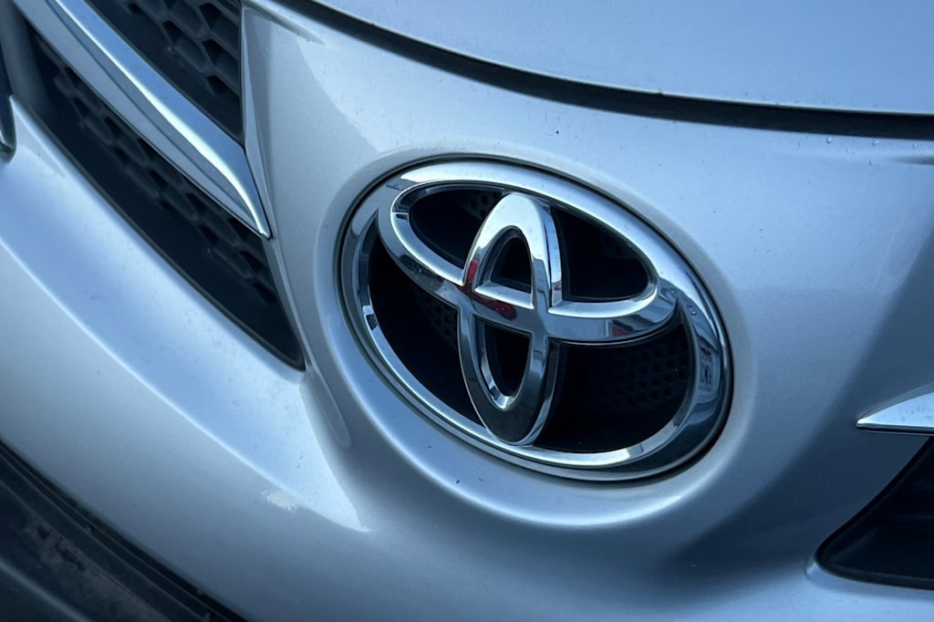 Thumbnail: 2015 Toyota RAV4 - 12