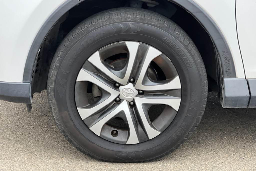 Thumbnail: 2017 Toyota RAV4 - 8