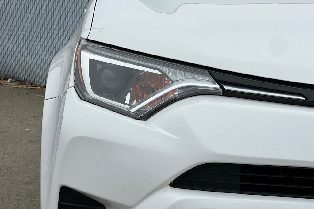 Thumbnail: 2017 Toyota RAV4 - 18