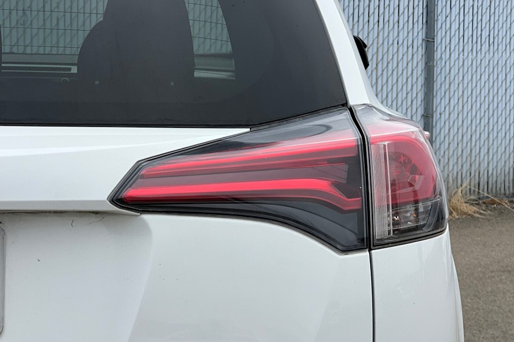 Thumbnail: 2017 Toyota RAV4 - 22
