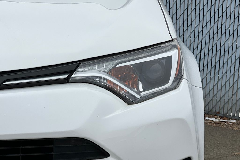 Thumbnail: 2017 Toyota RAV4 - 7