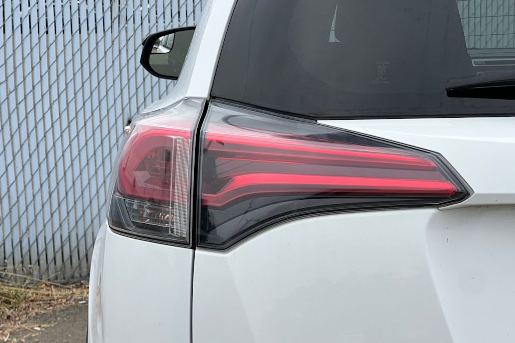 Thumbnail: 2017 Toyota RAV4 - 24