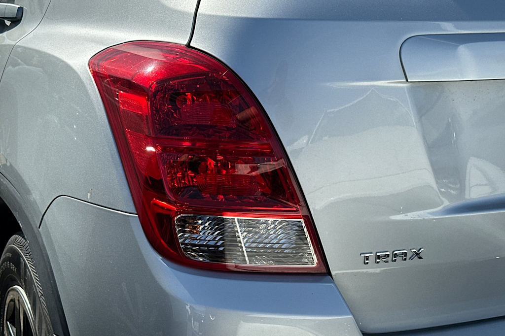 Thumbnail: 2022 Chevrolet Trax - 21