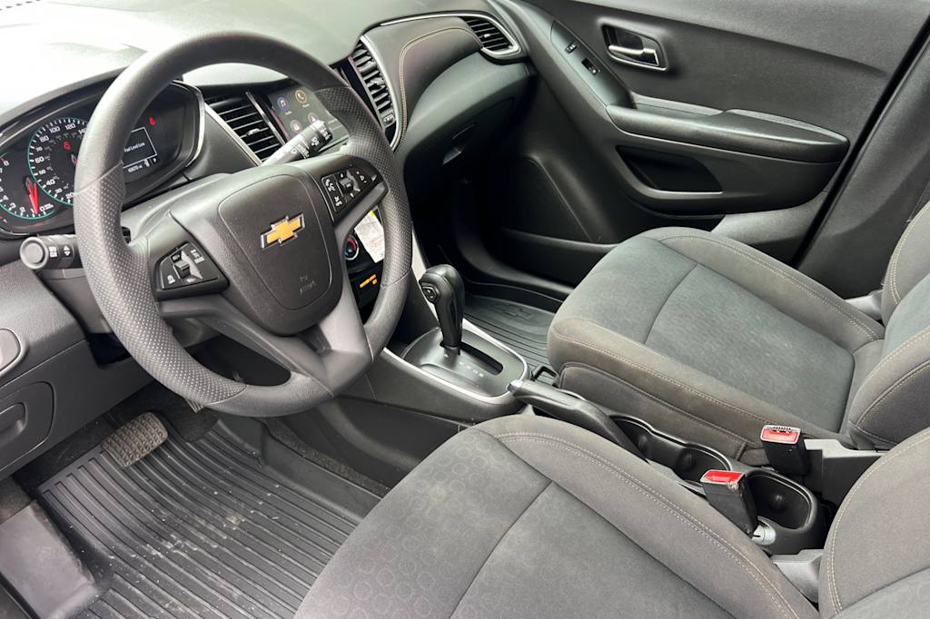 Thumbnail: 2022 Chevrolet Trax - 8