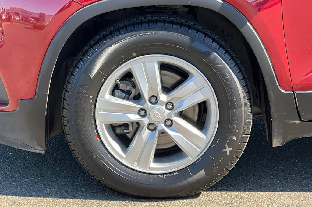 Thumbnail: 2022 Chevrolet Trax - 8