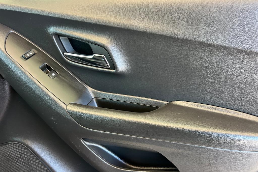 Thumbnail: 2022 Chevrolet Trax - 24