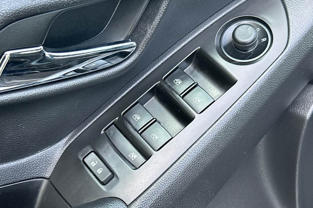 Thumbnail: 2021 Chevrolet Trax - 23