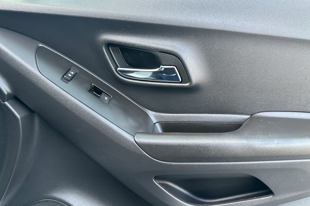 Thumbnail: 2021 Chevrolet Trax - 24