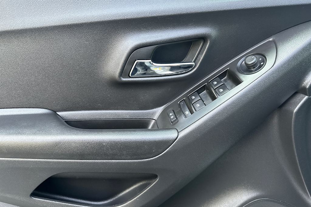 Thumbnail: 2021 Chevrolet Trax - 22