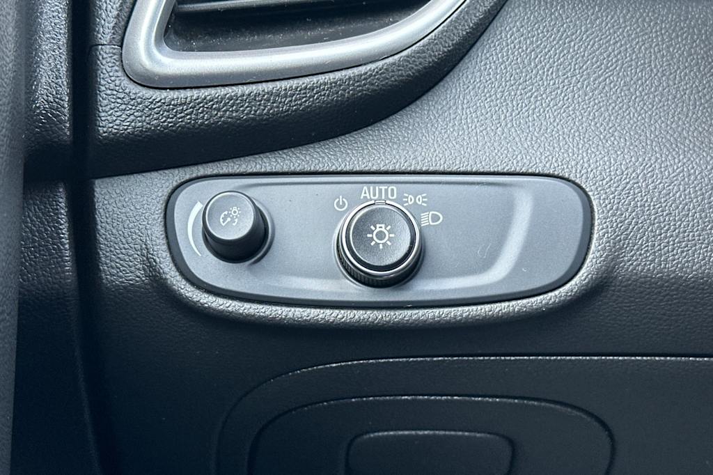 Thumbnail: 2021 Chevrolet Trax - 31