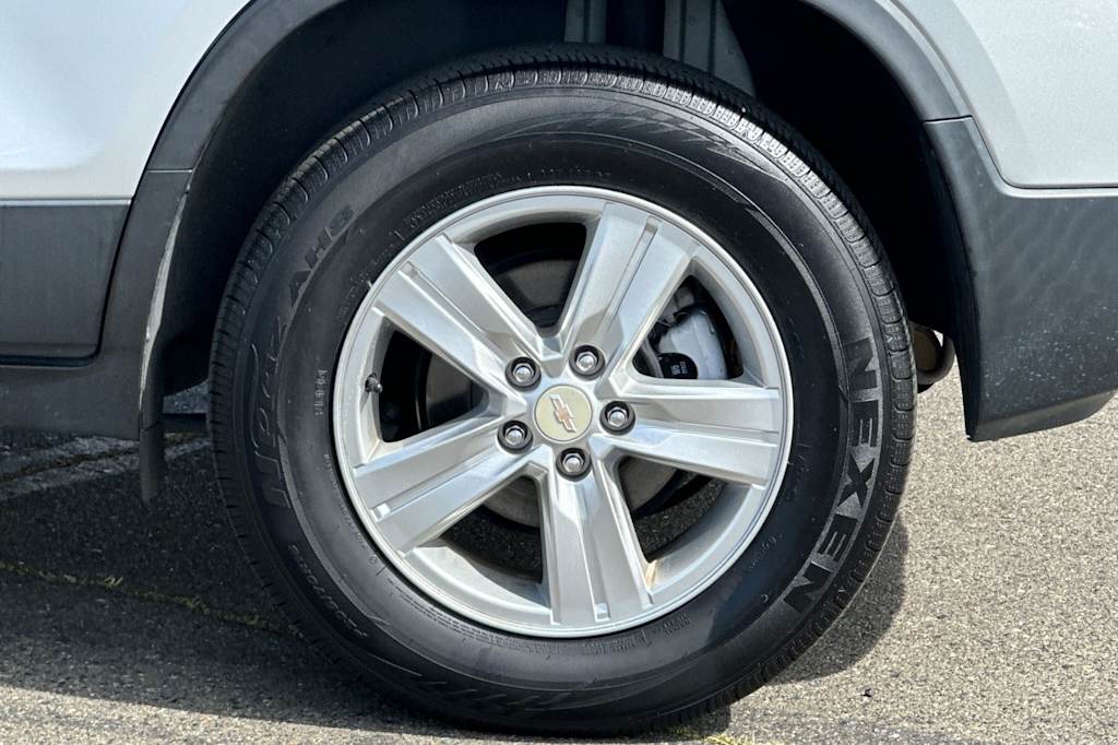 Thumbnail: 2021 Chevrolet Trax - 8