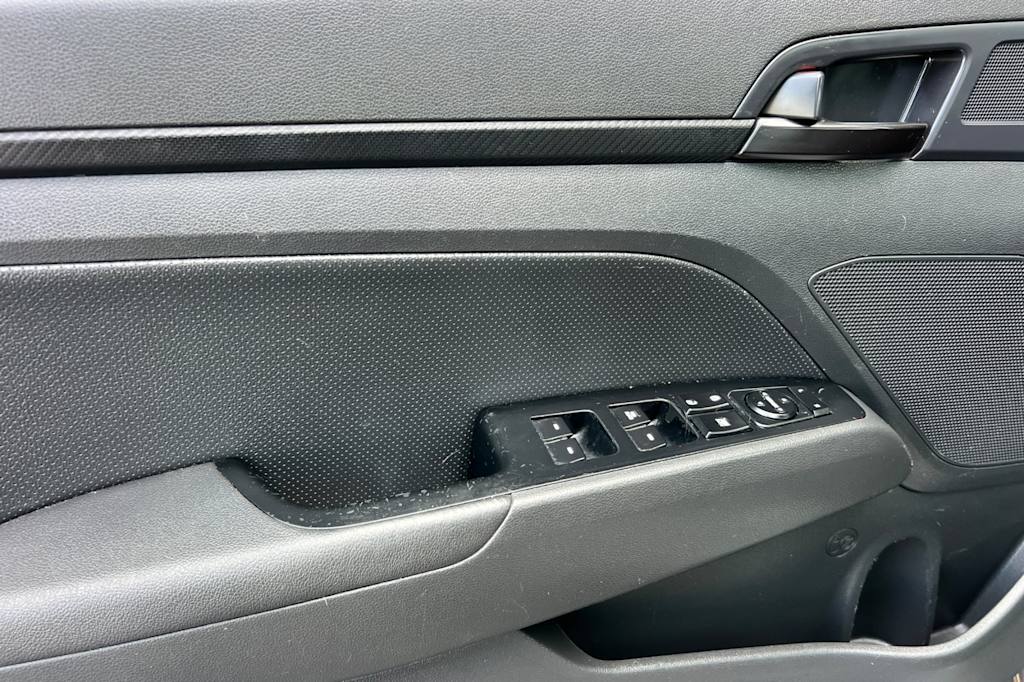Thumbnail: 2020 Hyundai Elantra - 20
