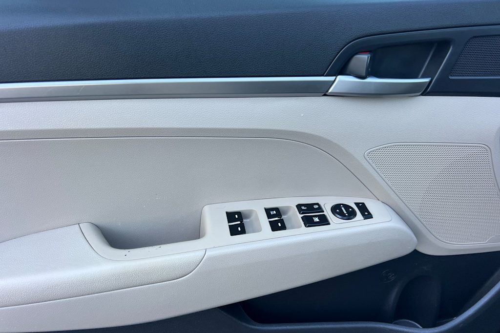 Thumbnail: 2020 Hyundai Elantra - 21